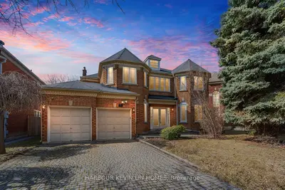 Detached in Richmond Hill