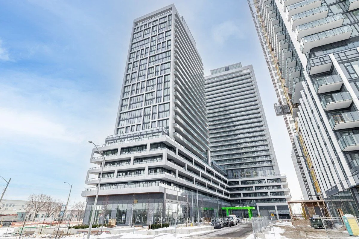Common Element Condo in Vaughan