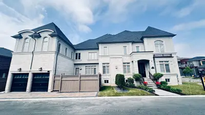 Semi-Detached in Richmond Hill