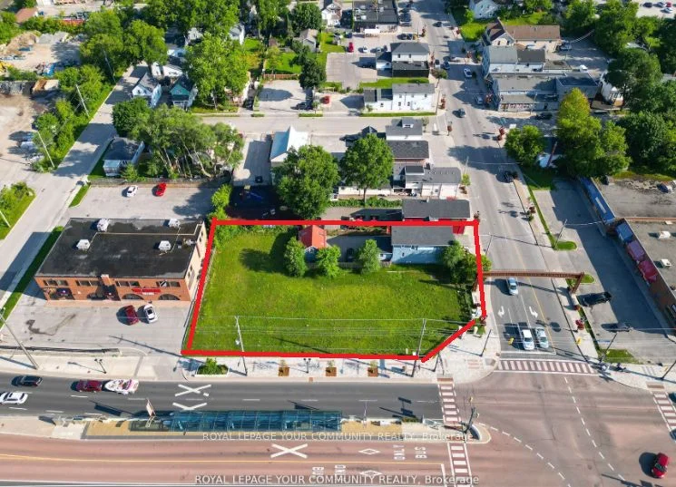 11 Main St (432/438 Davis) E, Newmarket, ON L3Y 3Y1