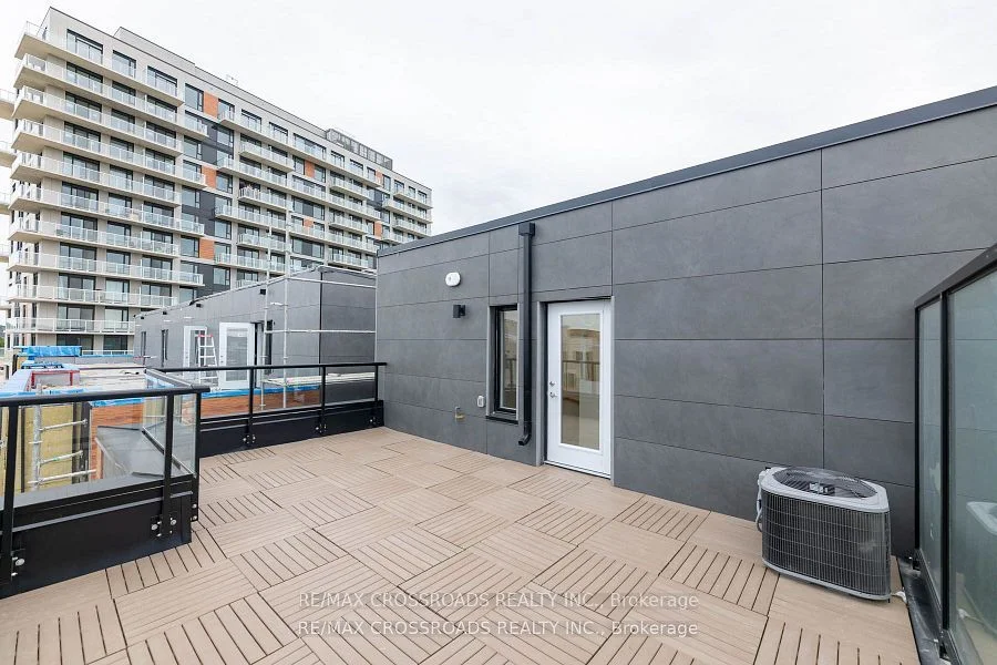 10 David Eyer Road E 1212, Richmond Hill, ON L4S 0N2