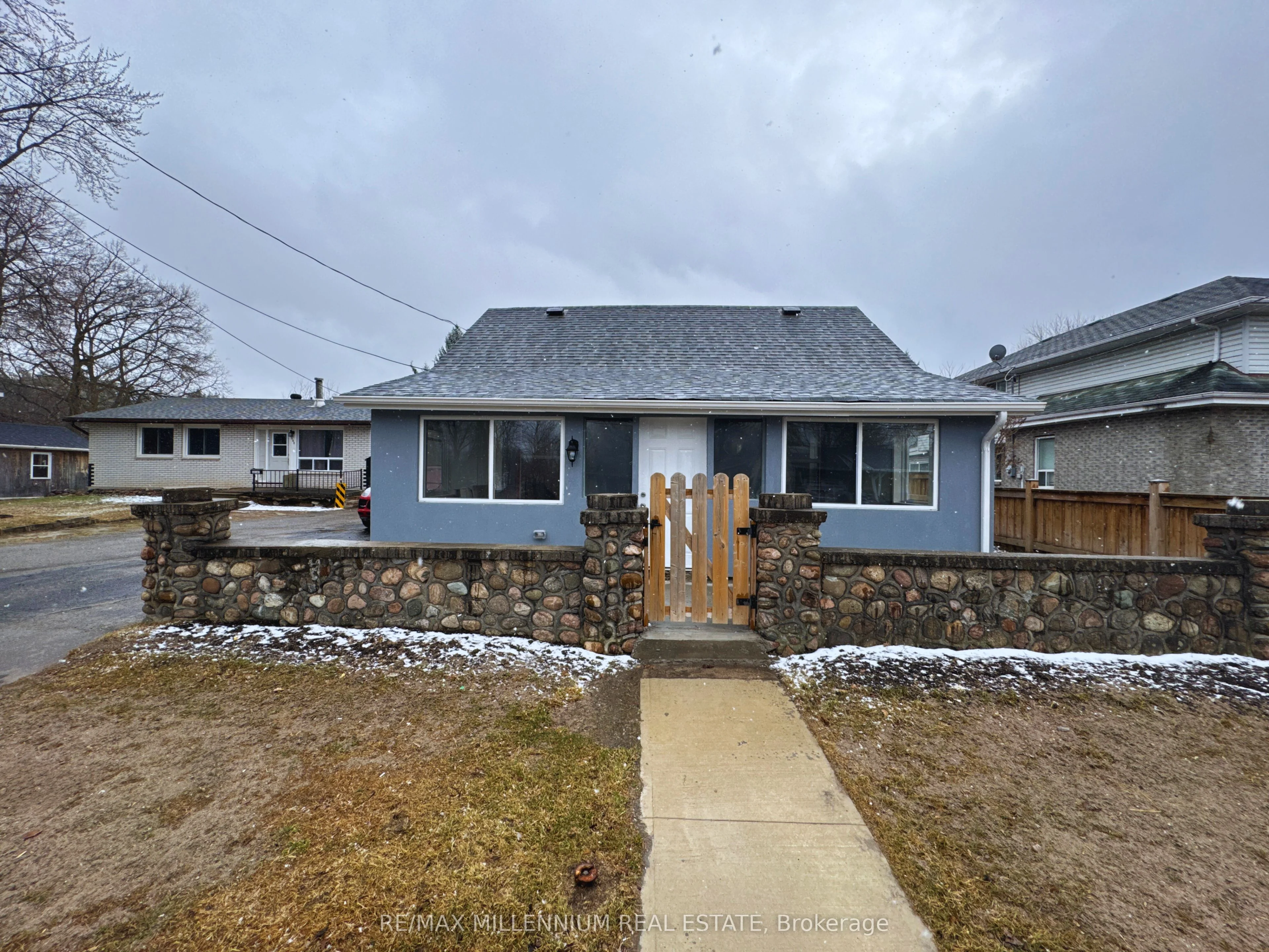 Detached in Essa