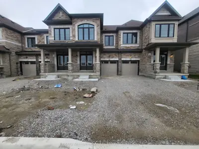 Att/Row/Townhouse in Vaughan