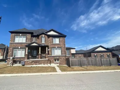 Att/Row/Townhouse in East Gwillimbury