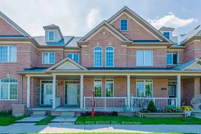 Att/Row/Townhouse in Markham