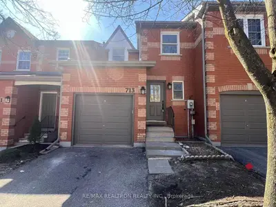 713 Caradonna Crescent, Newmarket, On L3x 1w5