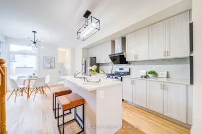 Att/Row/Townhouse in Markham