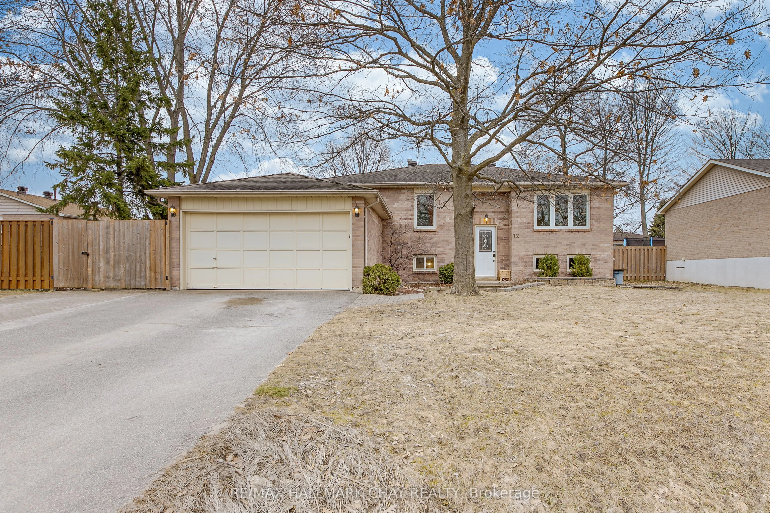Detached in Essa