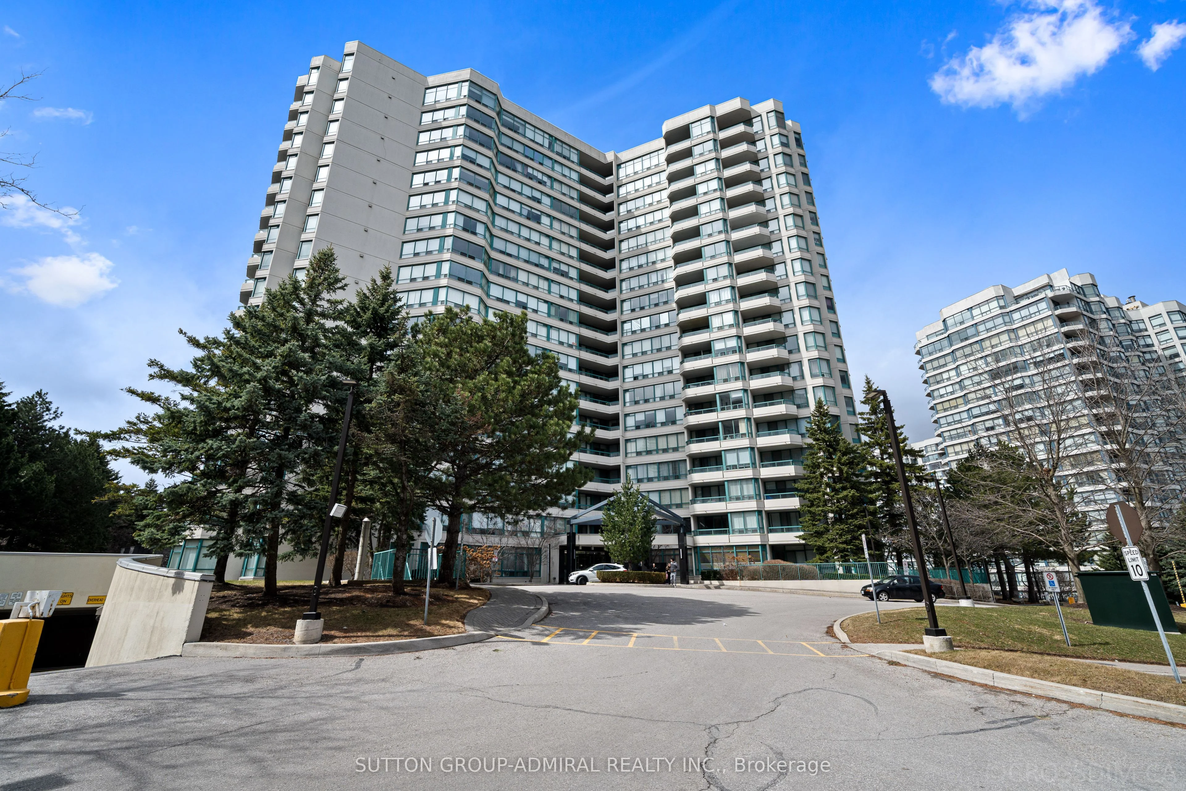 Condo Apartment in Vaughan