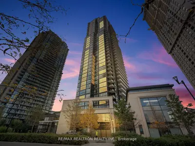 Condo Apartment in Vaughan
