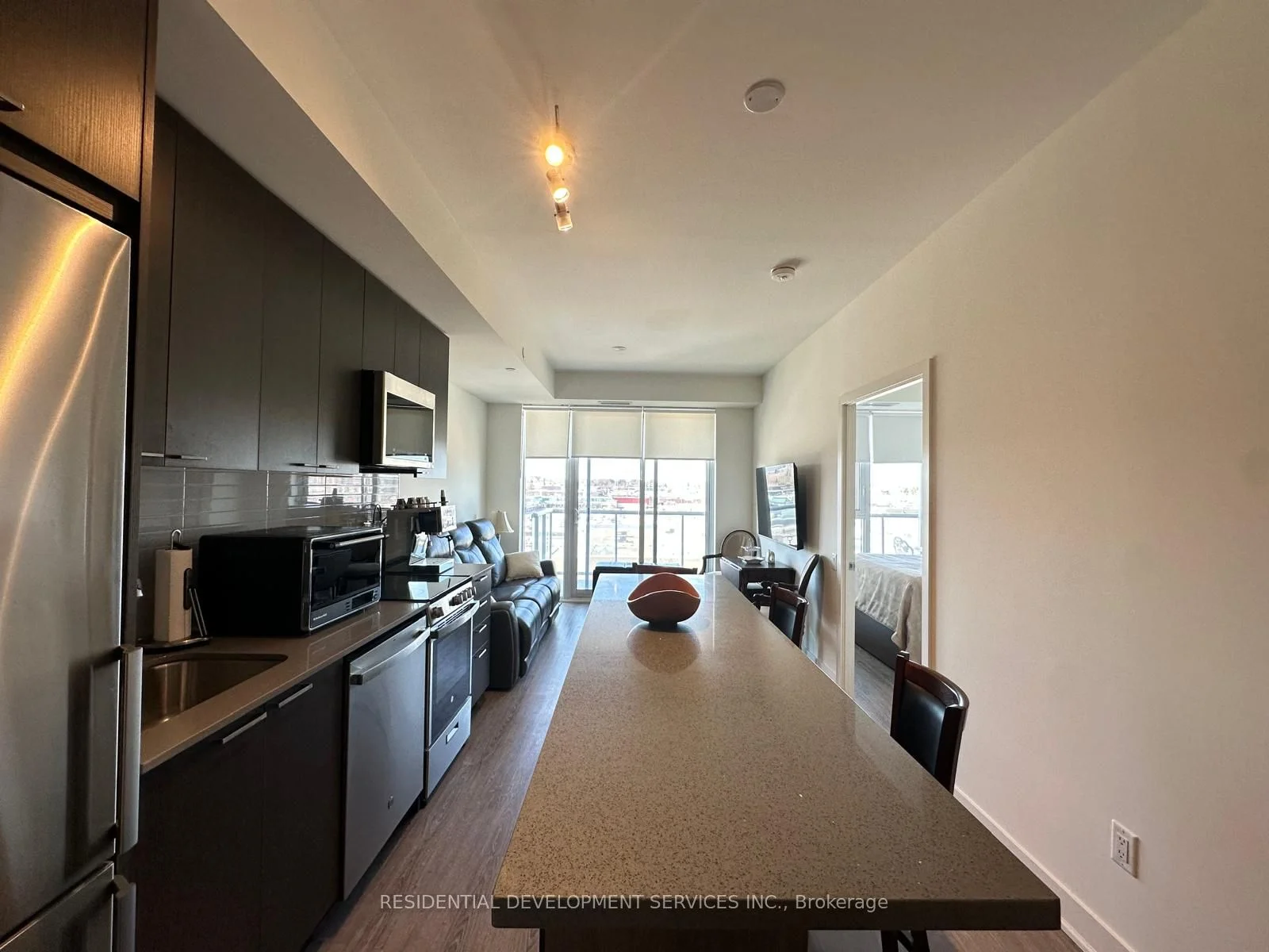185 Deerfield Road 607, Newmarket, On L3y 0g7