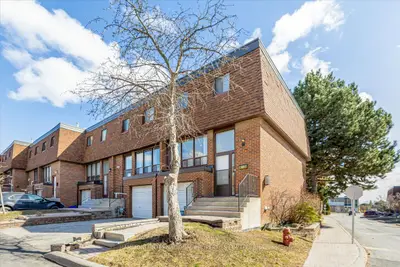 Condo Townhouse in Markham