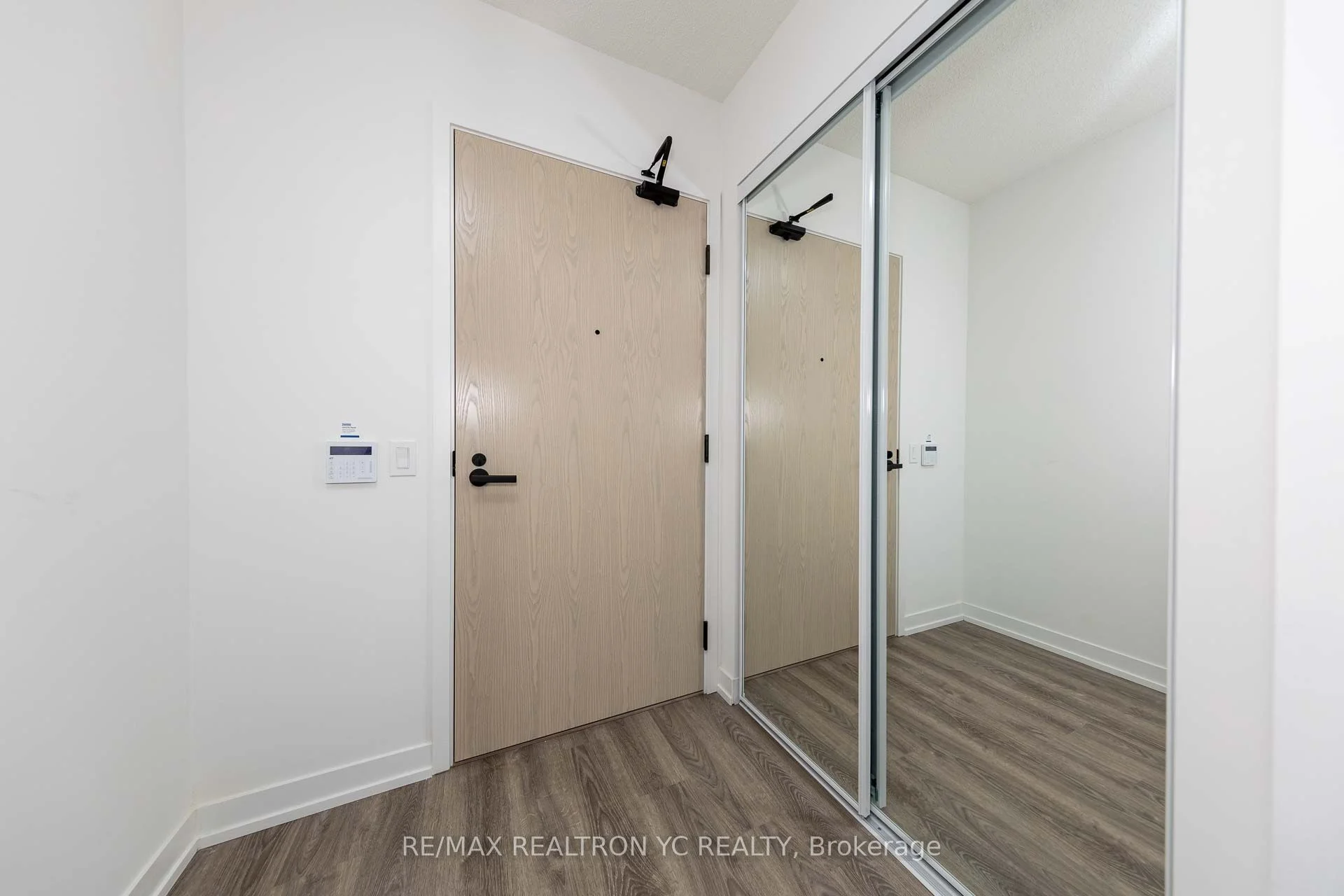 Condo Apartment in Vaughan