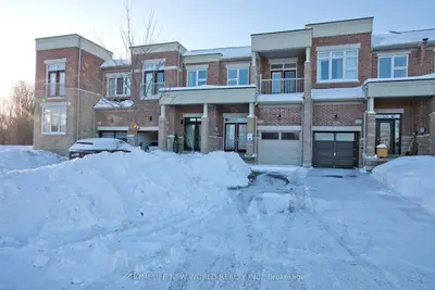 Att/Row/Townhouse in Markham