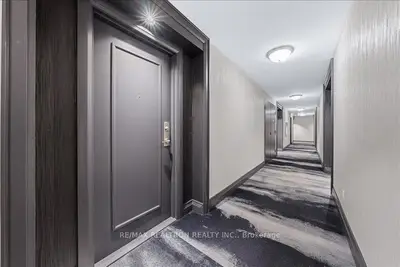 Condo Apartment in Vaughan