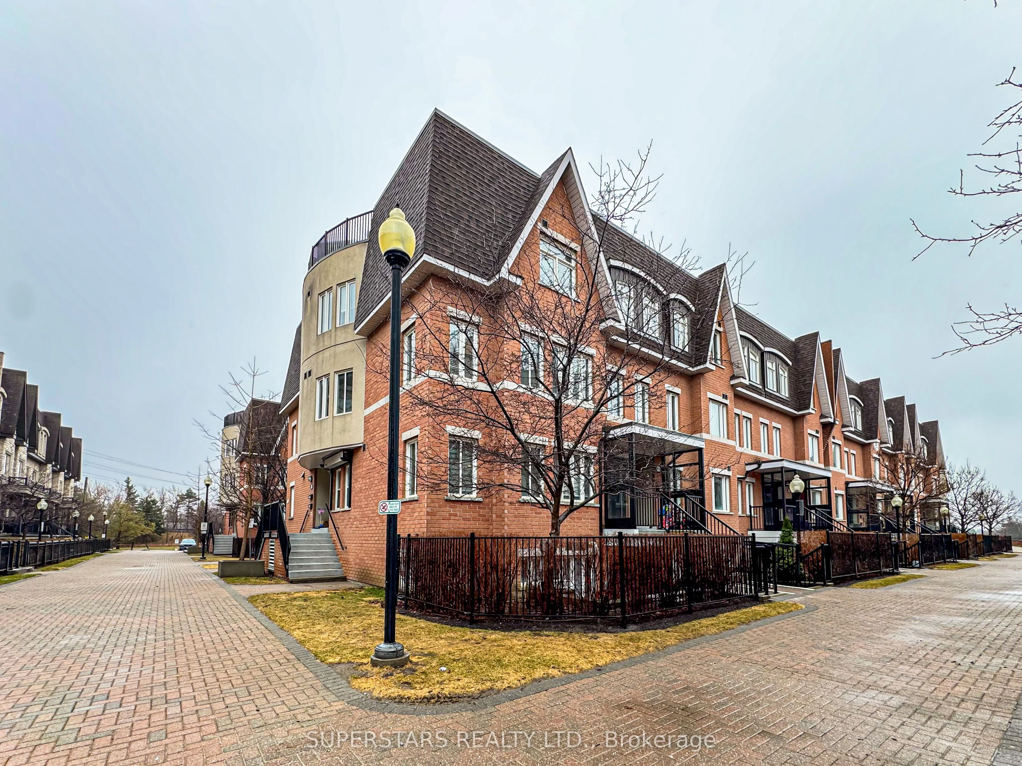 Condo Townhouse in Markham