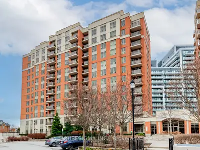 Condo Apartment in Richmond Hill