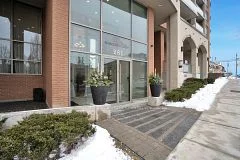 Condo Apartment in Vaughan