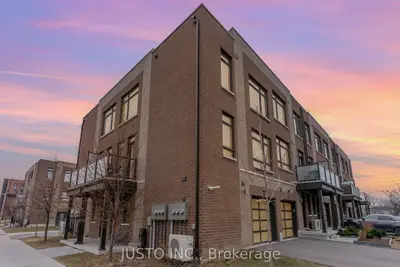 Att/Row/Townhouse in Vaughan