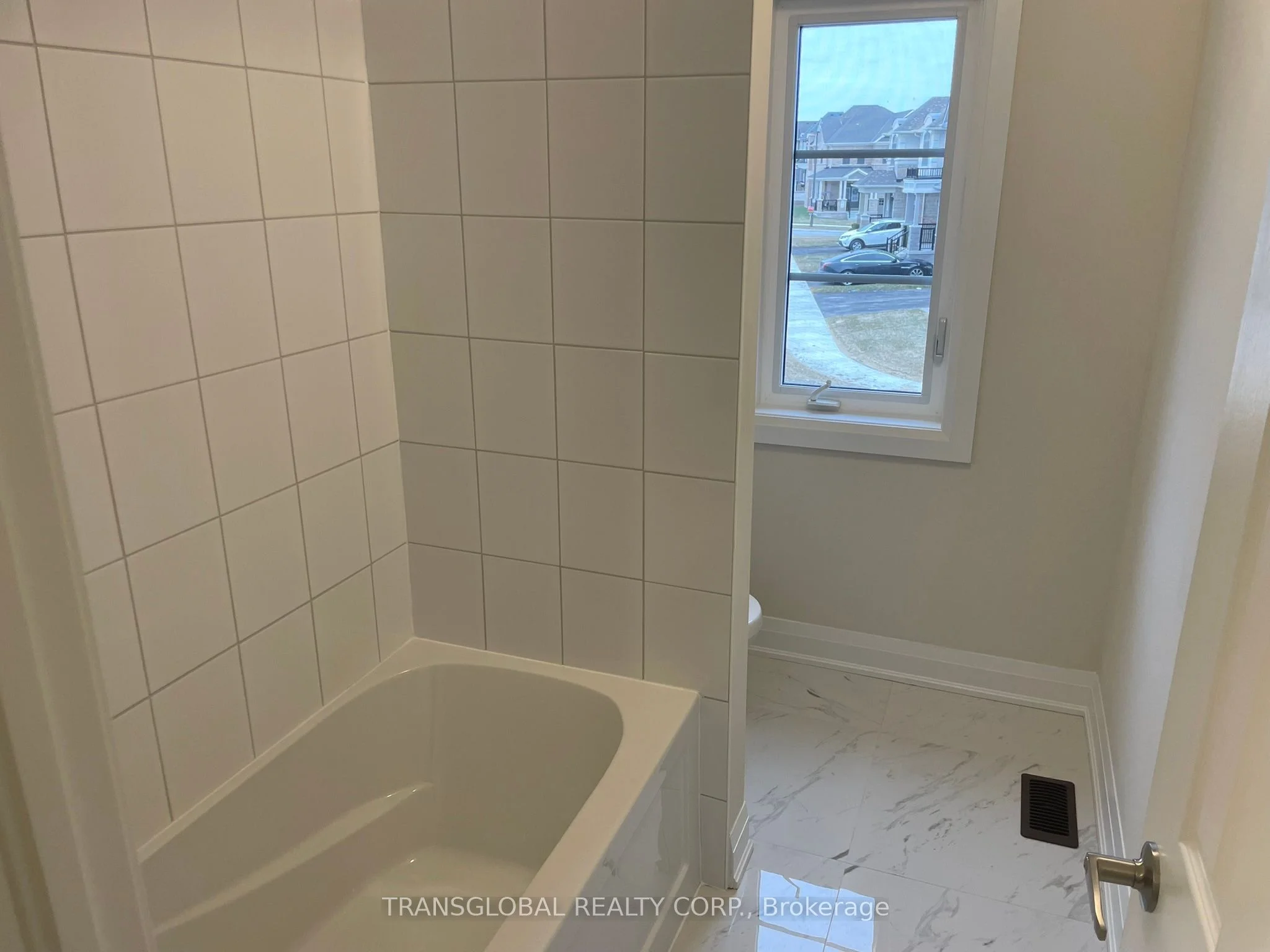 21 George Ellis Drive, Georgina, ON L4P 0S3
