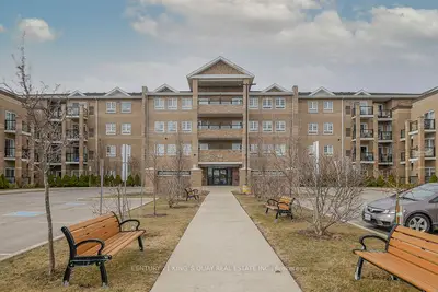 Condo Apartment in Whitchurch-Stouffville