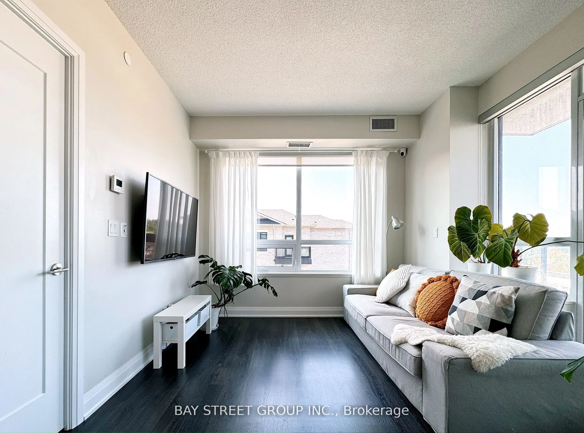 Condo Apartment in Richmond Hill