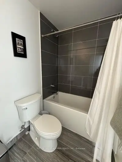 95 Oneida Crescent 1810, Richmond Hill, On L4b 0h5