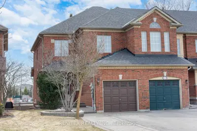 104 Jordanray Boulevard, Newmarket, On L3x 2p8
