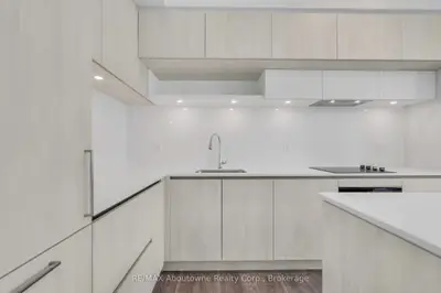 2 Steckley House Lane Th923, Richmond Hill, On L4s 1m4