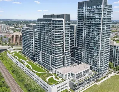 Condo Apartment in Richmond Hill