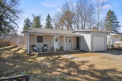 Detached in Essa
