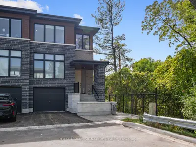 Semi-Detached in Richmond Hill
