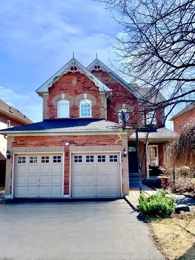 354 Clearmeadow Boulevard, Newmarket, On L3x 2c7