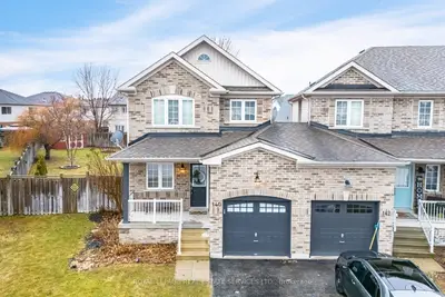 Att/Row/Townhouse in Essa