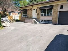 17 Maralim Road, Richmond Hill, ON L4C 2K6