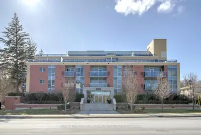 Condo Apartment in Vaughan