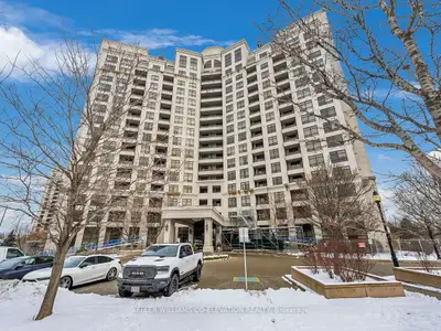 Condo Apartment in Vaughan
