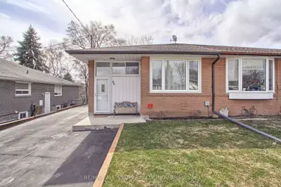 80 Newbury Drive, Newmarket, On L3y 4r3