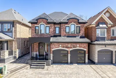 Detached in Richmond Hill