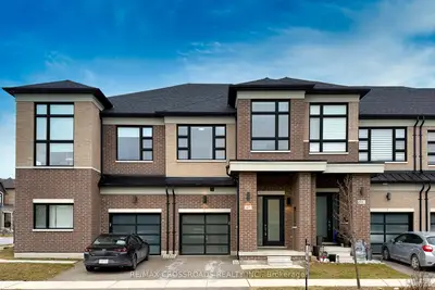 Att/Row/Townhouse in Richmond Hill