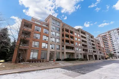 19 Northern Heights Drive 304, Richmond Hill, On L4b 4m4