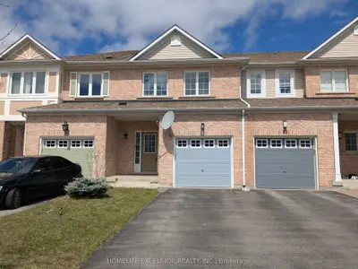 Att/Row/Townhouse in Richmond Hill