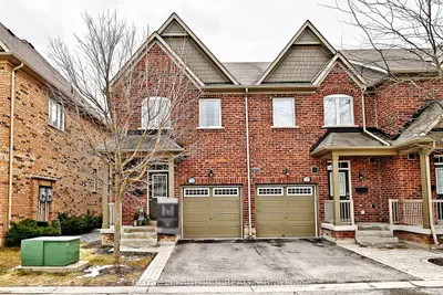 Condo Townhouse in Newmarket