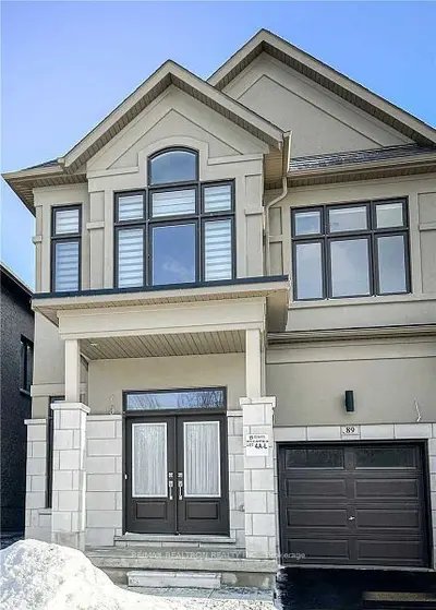 Att/Row/Townhouse in Richmond Hill