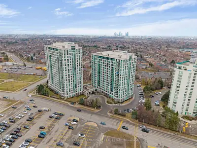 Condo Apartment in Vaughan