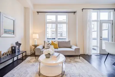 Att/Row/Townhouse in Vaughan