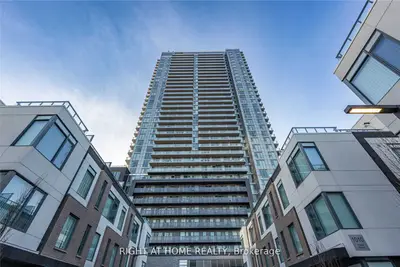 Condo Apartment in Vaughan