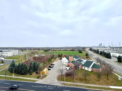 Condo Apartment in Richmond Hill