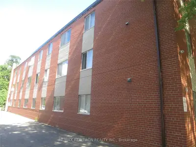 35 Huron Heights Drive Unit #3, Newmarket, On L3y 3j8