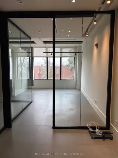 10376 Yonge Street 307, Richmond Hill, ON L4C 3B8